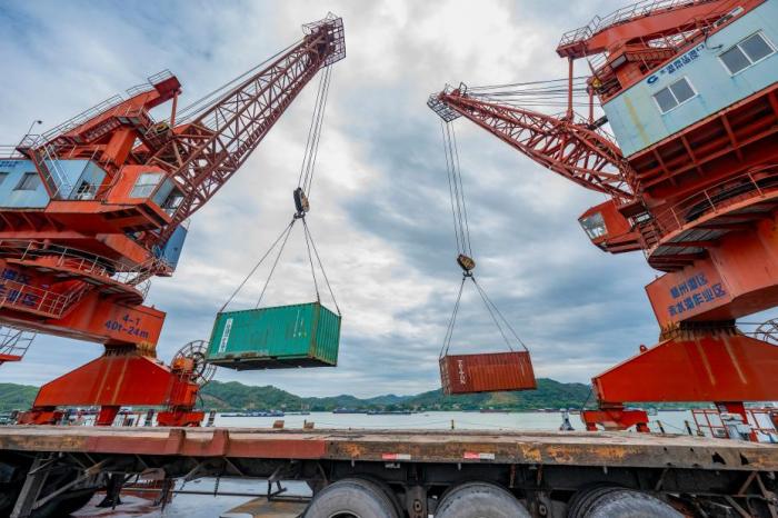 China's foreign trade up 3.6% in first 11 months of 2025