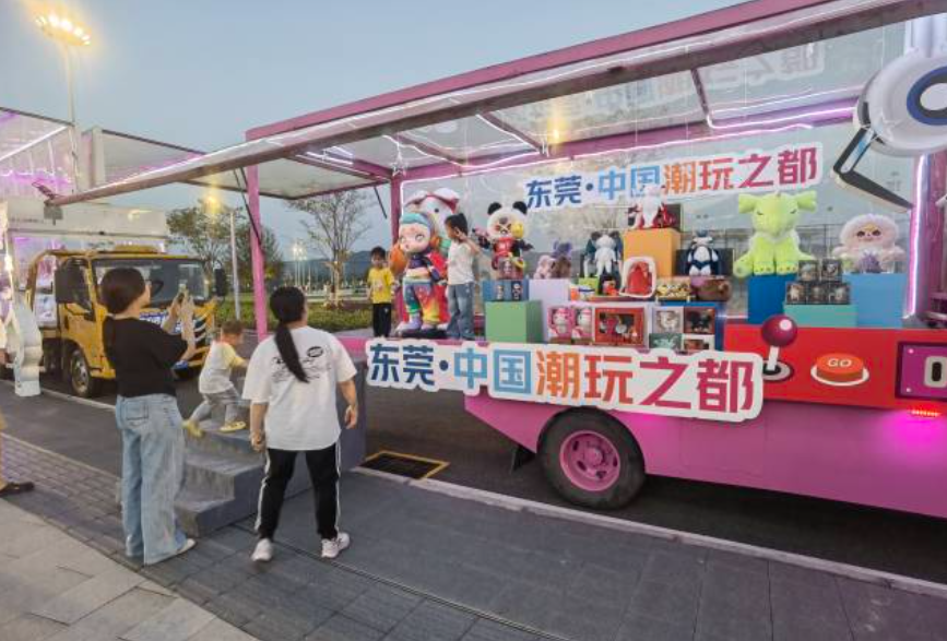 从广东工厂“蹦”到世界杯开幕式，LABUBU凭什么？|有点“艺”思