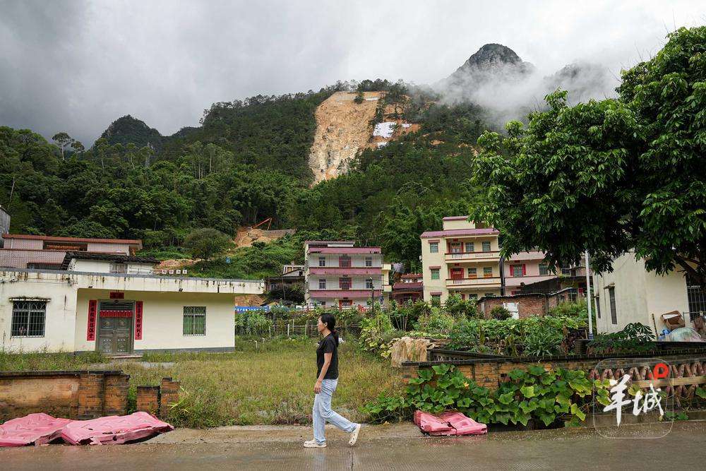 对话刘名芳：雨夜“吹哨”救下57人，一年后她站上感动中国领奖台
