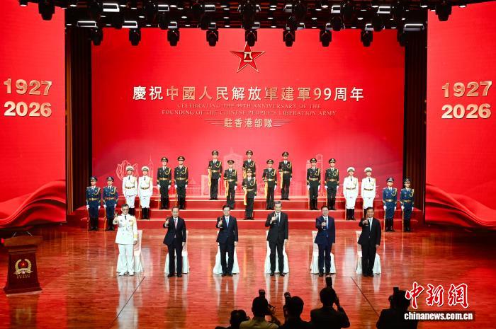 解放军驻香港部队举行招待会庆祝建军99周年