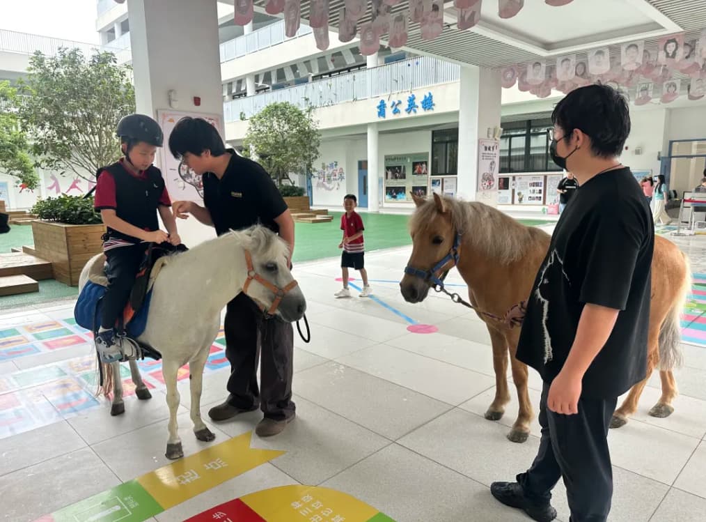 首批“20后”入学！校门口这一幕，广东人秒懂
