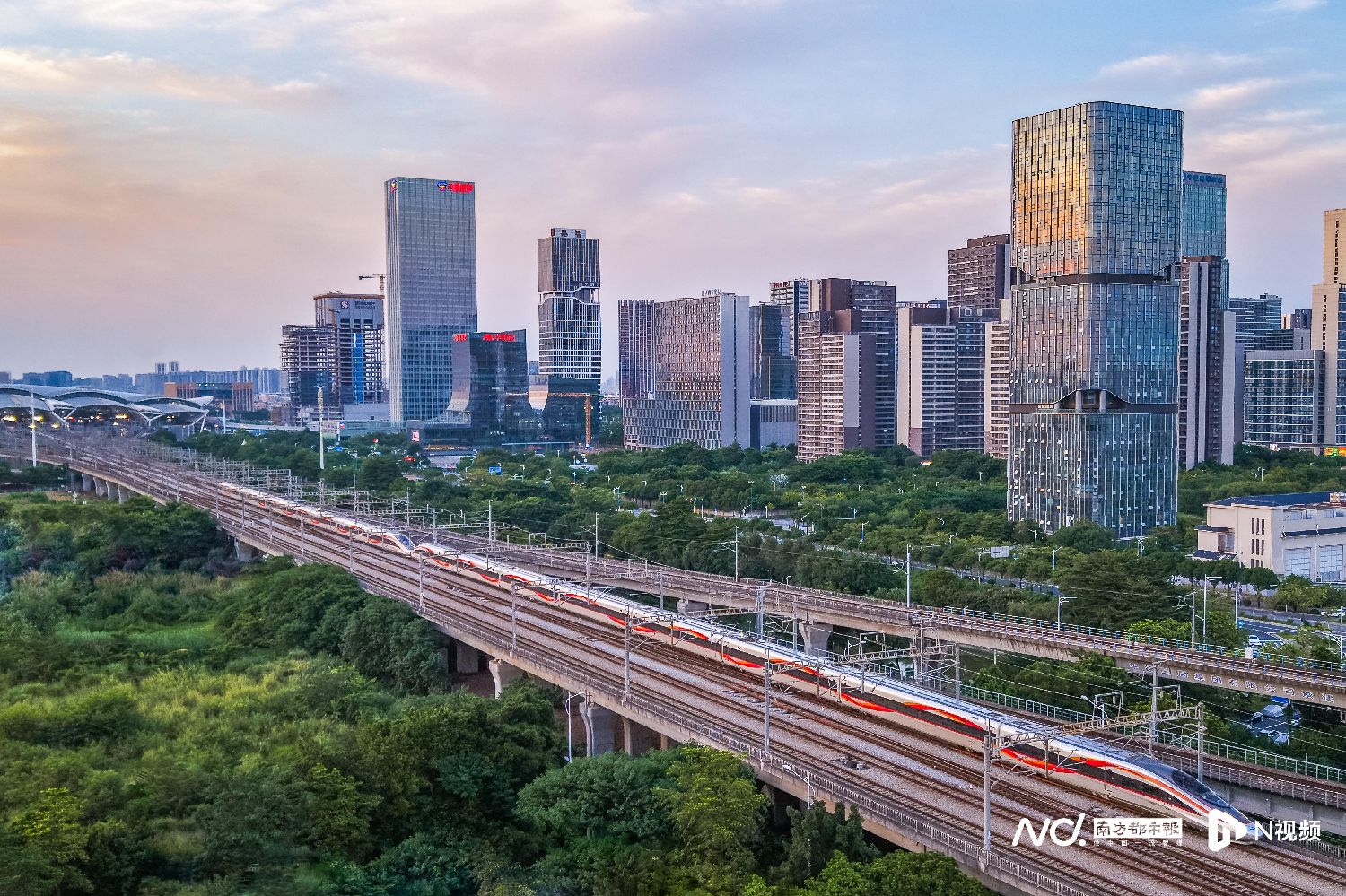 跻身最繁忙高铁！解码广深港高铁如何跃升为“全国第一”