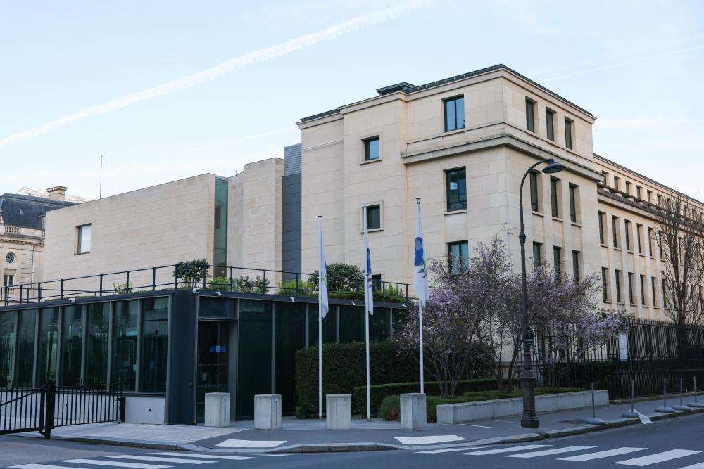 中美经贸磋商在法国巴黎开始举行