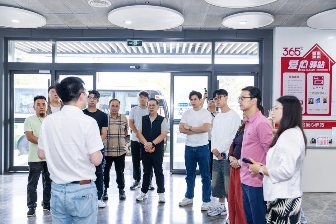 华文媒体高层走进南昌红谷滩 感受“数智”新活力